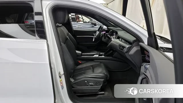 Audi e-Tron 2020 Белый из Кореи, фото 2