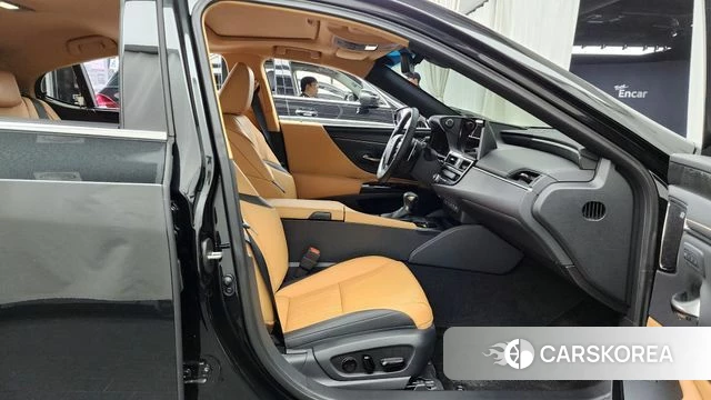 Lexus ES300h 7th generation 2025 Черный из Кореи, фото 2