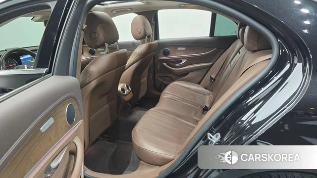 Mercedes-Benz E-Class W213 2019 Черный из Кореи, фото 2