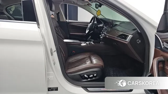 BMW 5 Series (G30) 2019 Белый из Кореи, фото 2