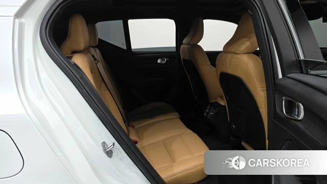Volvo XC40 2022 Белый из Кореи, фото 2