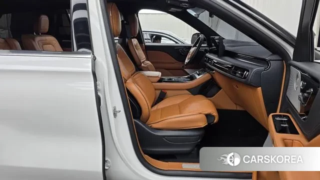 Lincoln Aviator 2nd generation 2024 Белый из Кореи, фото 2