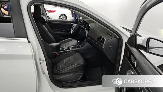 Volkswagen 7th Generation of Jetta 2022 Белый из Кореи, фото 2