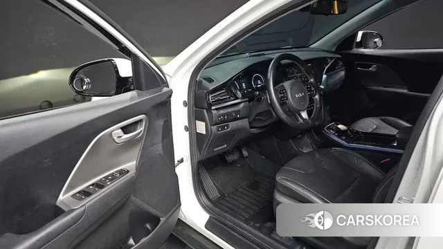 Kia Niro Plus 2022 Белый из Кореи, фото 2