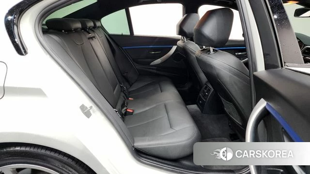 BMW 3 Series (F30) 2018 Белый из Кореи, фото 2