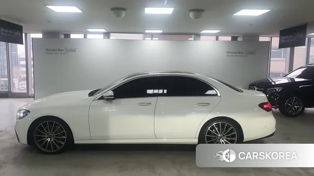 Mercedes-Benz E-Class W213 2022 Белый из Кореи, фото 2