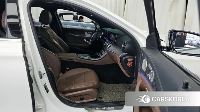 Mercedes-Benz E-Class W213 2023 Белый из Кореи, фото 2