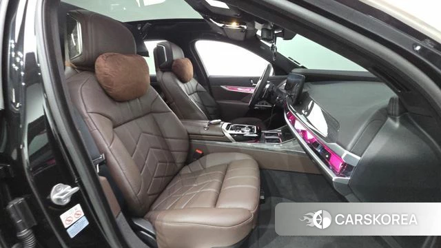 BMW 7 Series (G70) 2022 Черный из Кореи, фото 2
