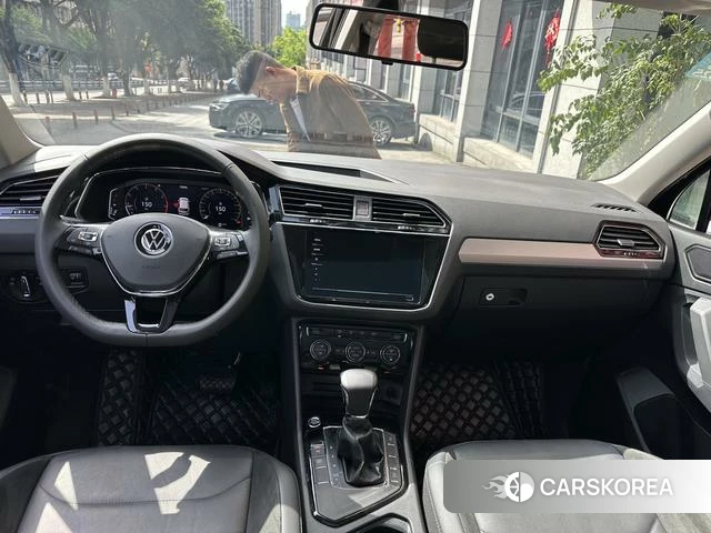 Volkswagen Tiguan L 2021 Черный из Китая, фото 2