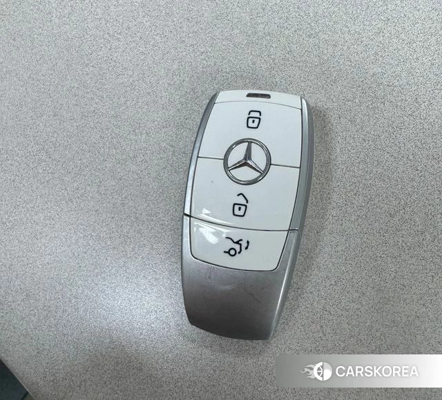 Mercedes-Benz C-Class W205 2018 Жемчужный цвет из Кореи, фото 2