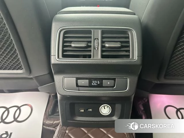 Audi Q5L 2021 Черный из Китая, фото 2