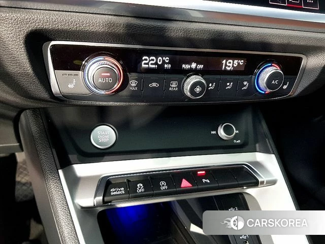 Audi Q3 (F3) 2020 Белый из Кореи, фото 2