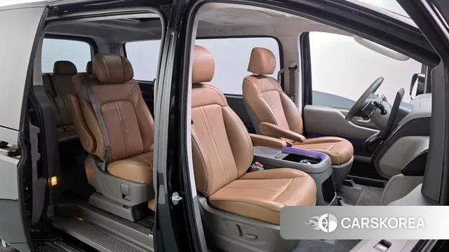 Hyundai Staria 2023 Черный из Кореи, фото 2