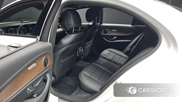 Mercedes-Benz E-Class W213 2023 Белый из Кореи, фото 2