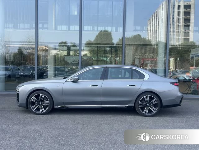 BMW 7 series 2025 Серебристо-серый из Китая, фото 2