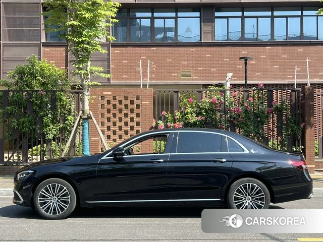Mercedes-Benz E-class 2024 Черный из Китая, фото 2