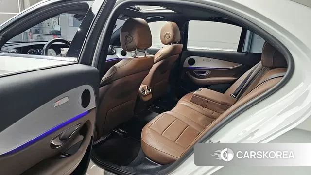 Mercedes-Benz E-Class W213 2021 Белый из Кореи, фото 2