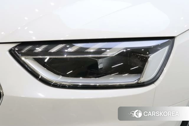 Audi A4L 2021 Белый из Китая, фото 2