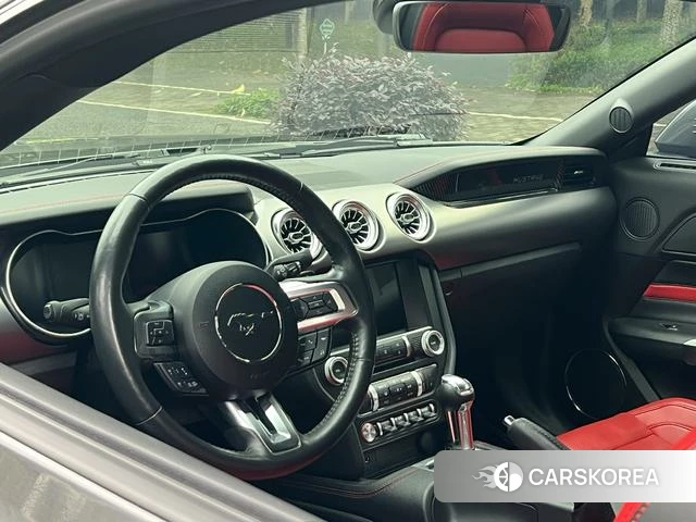 Ford Mustang 2021 Темно-серый из Китая, фото 2