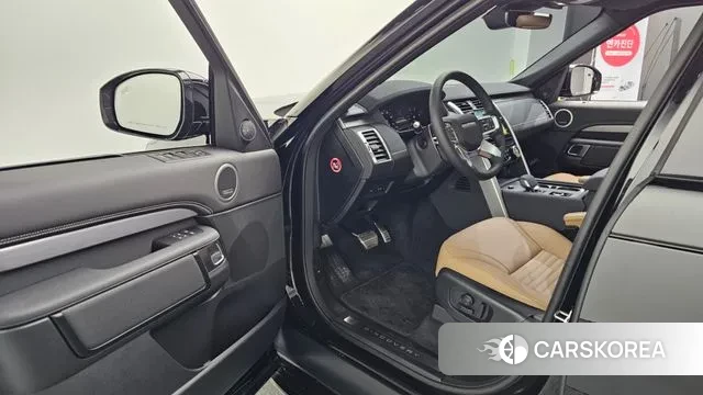 Land Rover Discovery 5 2025 Черный из Кореи, фото 2