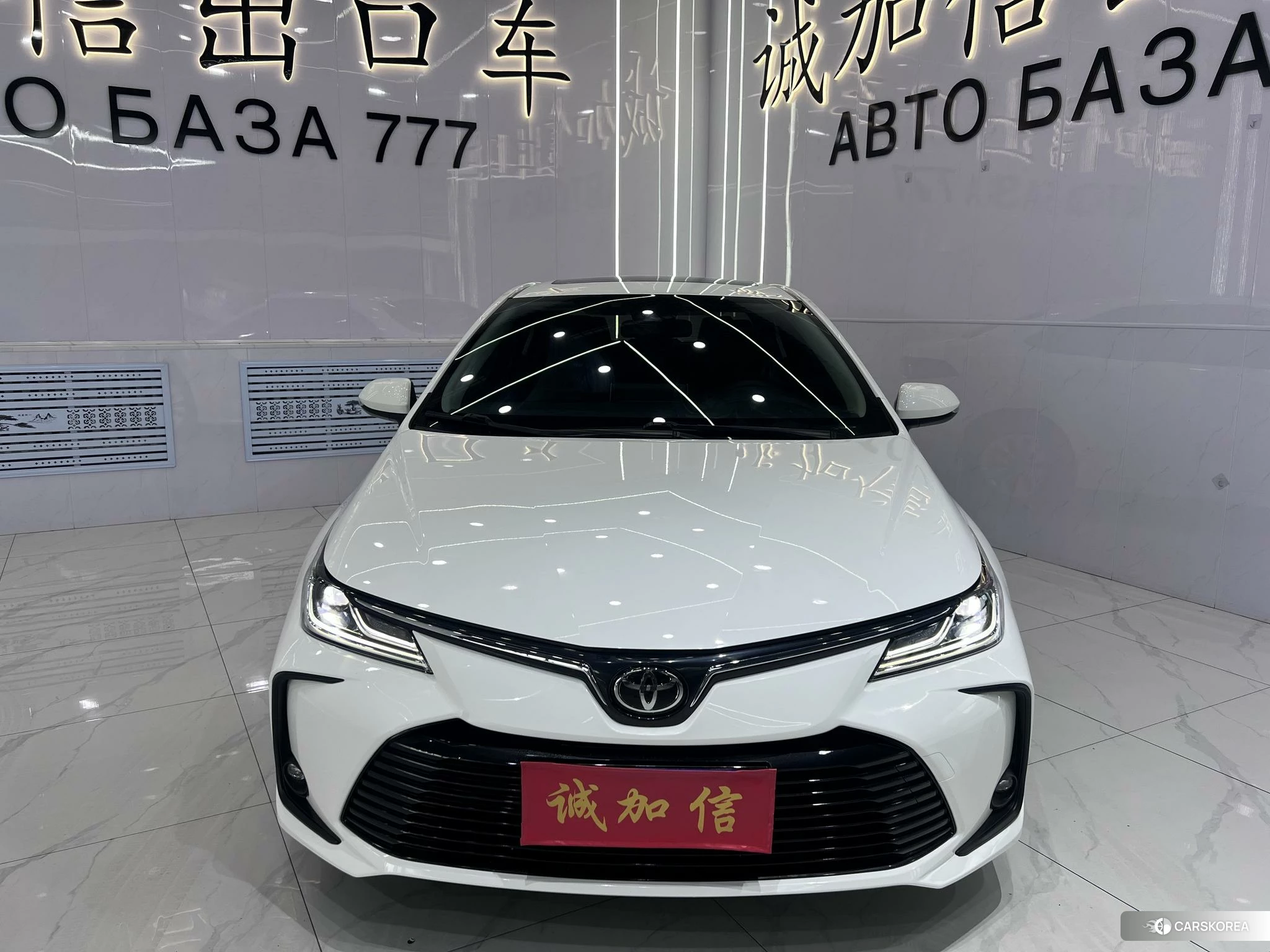 Toyota Corolla 2021 Белый из Китая, фото 2