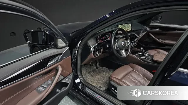 BMW 5 Series (G30) 2023 Черный из Кореи, фото 2