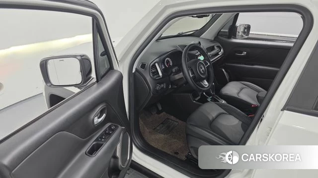 Jeep Renegade 2023 Белый из Кореи, фото 2