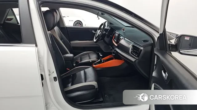 Kia Stonic 2018 Белый из Кореи, фото 2