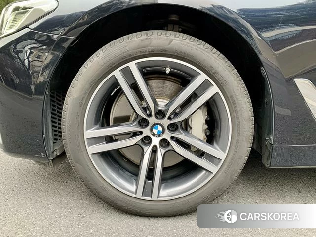 BMW 5 series 2022 Черный из Китая, фото 2