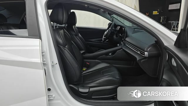Hyundai Avante Hybrid (CN7) 2022 Белый из Кореи, фото 2