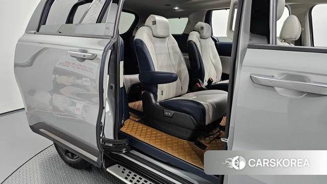 Kia The New Carnival 4th Generation 2024 Серебристо-серый из Кореи, фото 2