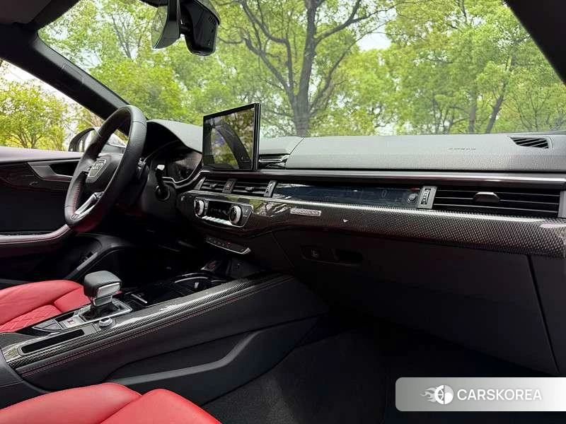 Audi S5 2021 Темно-серый из Китая, фото 2