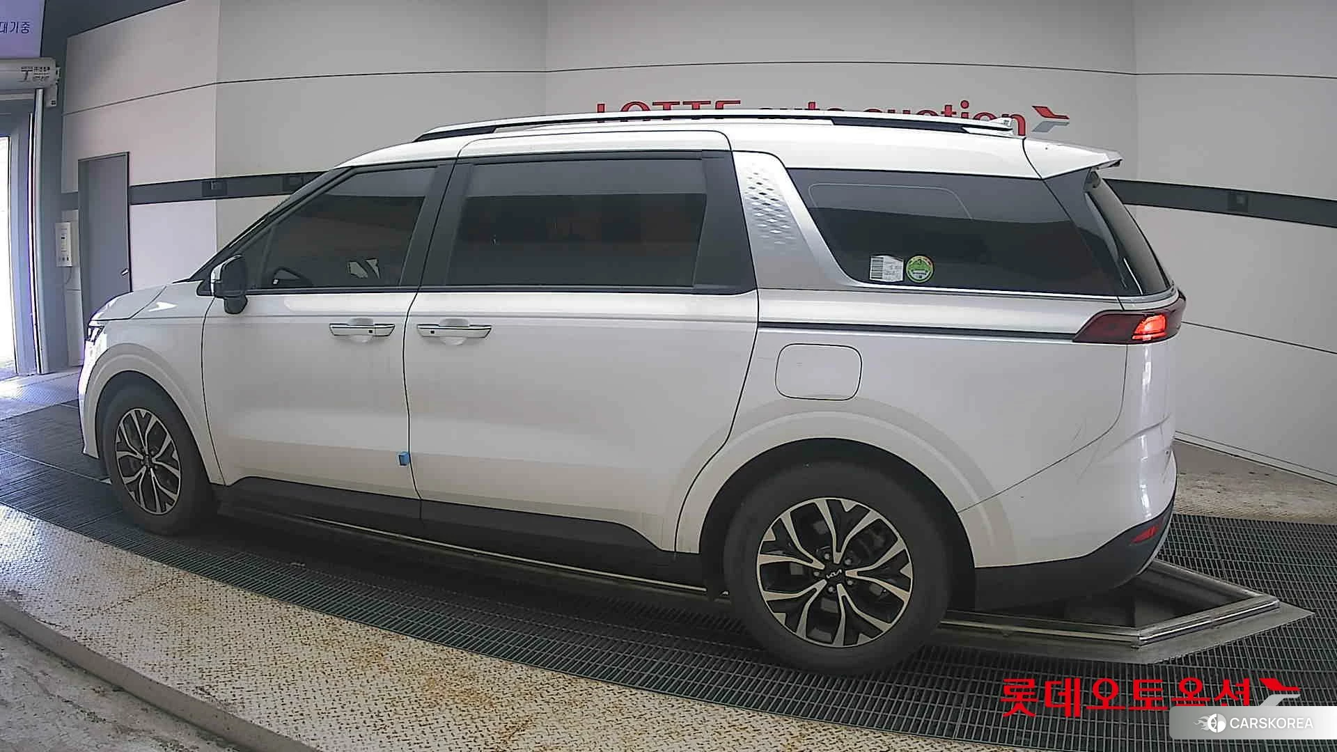 Kia Carnival 2023 Snow White Pearl (optional) из Кореи, фото 2
