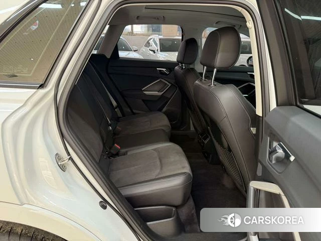 Audi Q3 2023 Белый из Китая, фото 2