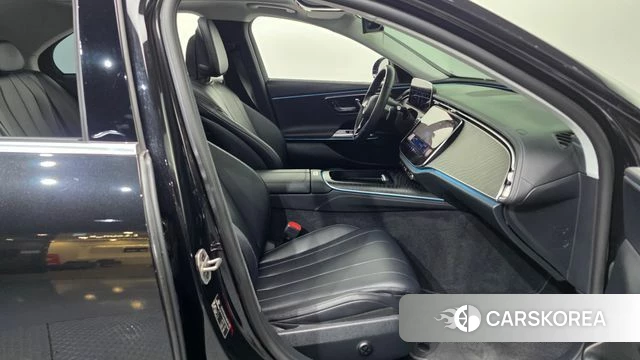 Mercedes-Benz E-Class W214 2024 Черный из Кореи, фото 2
