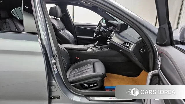 BMW 5 Series (G30) 2023 Серый из Кореи, фото 2