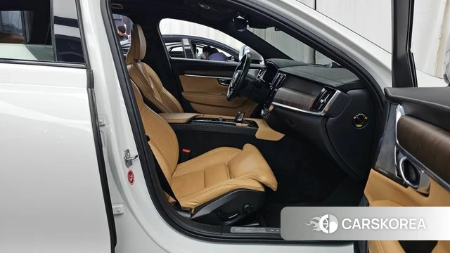 Volvo V90 Cross-Country 2021 Белый из Кореи, фото 2