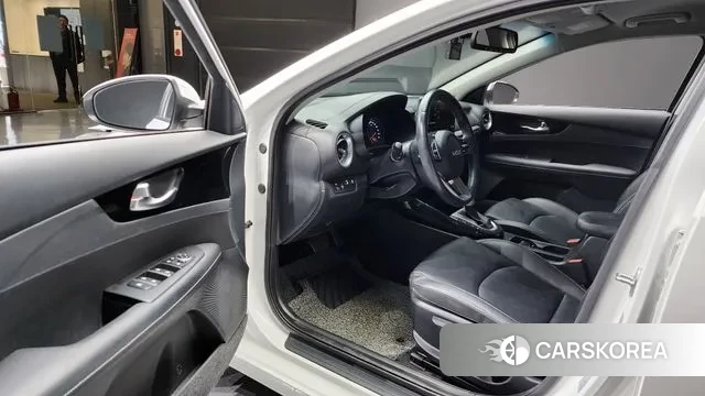 Kia The New K3 2nd generation 2022 Белый из Кореи, фото 2