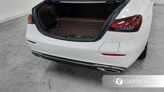 Mercedes-Benz E-Class W213 2022 Белый из Кореи, фото 2