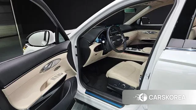 Genesis GV70 2023 Белый из Кореи, фото 2