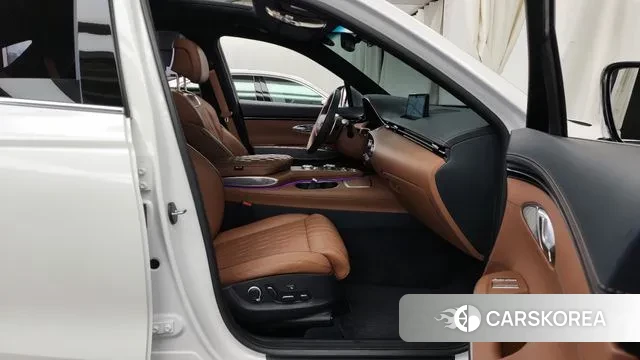 Genesis GV70 2023 Белый из Кореи, фото 2