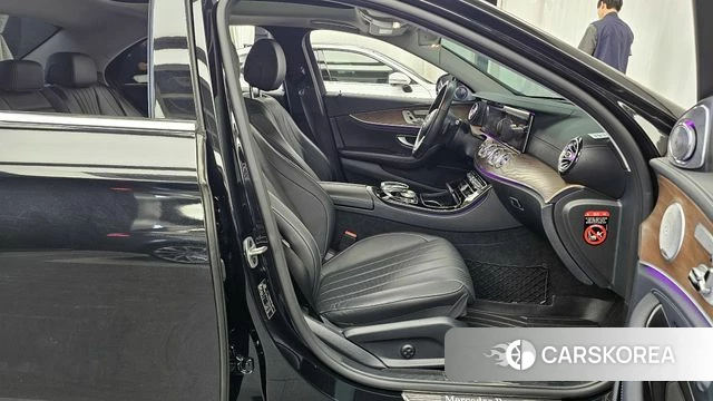 Mercedes-Benz E-Class W213 2019 Черный из Кореи, фото 2