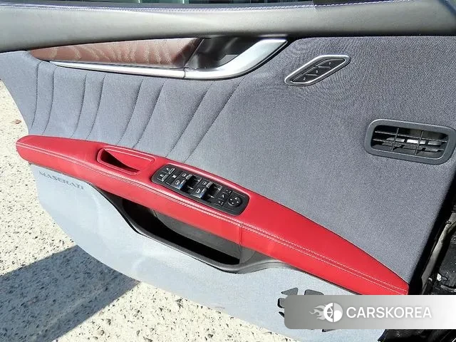 Maserati Ghibli 2019 Черный из Кореи, фото 2