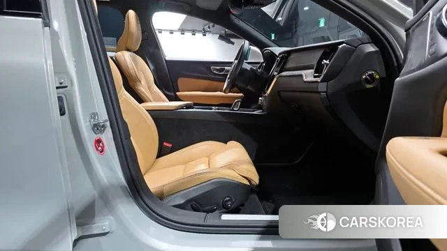Volvo V60 Cross-Country 2nd Generation 2020 Серебристо-серый из Кореи, фото 2