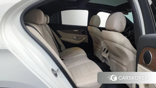 Mercedes-Benz E-Class W213 2021 Белый из Кореи, фото 2