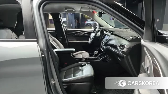 Chevrolet (GM Daewoo) Trailblazer 2022 Серебряный из Кореи, фото 2