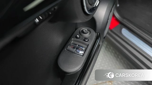 Mini Cooper 2023 Красный из Кореи, фото 2
