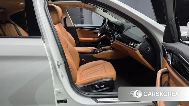 BMW 5 Series (G30) 2018 Белый из Кореи, фото 2