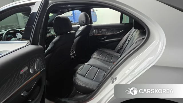 Mercedes-Benz E-Class W213 2021 Белый из Кореи, фото 2