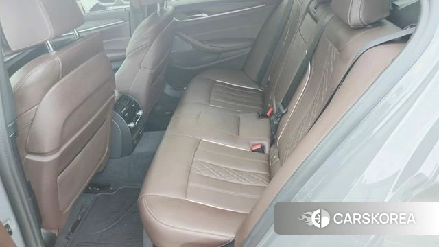 BMW 5 Series (G30) 2021 Серебристо-серый из Кореи, фото 2